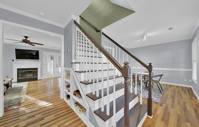 Spacious 4 Bed 2.5 bath Home in Davis Lake Subdivision!