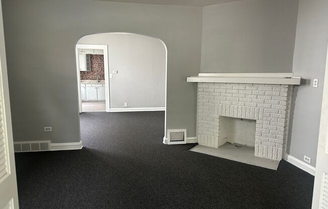 3643 E 146th