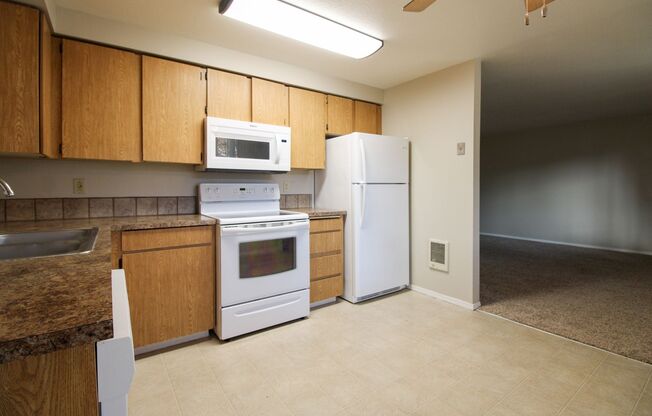 2 beds, 1 bath, 840 sqft, $1,295, Unit 78