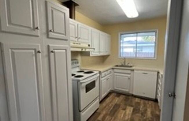 10365 Cedarlane Dr.