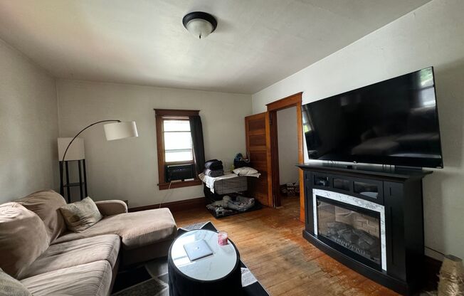 2 beds, 1 bath, $775