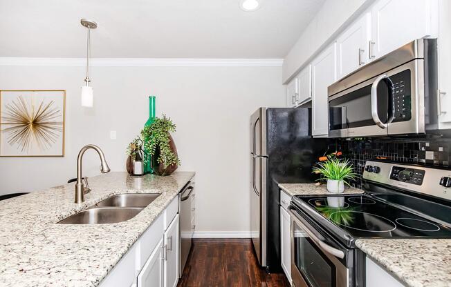1 bed, 1 bath, 890 sqft, $1,540