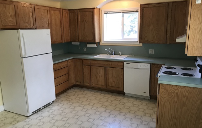 2 beds, 1 bath, $1,600