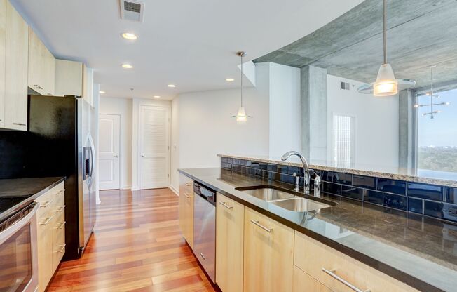 2 beds, 2 baths, $3,295