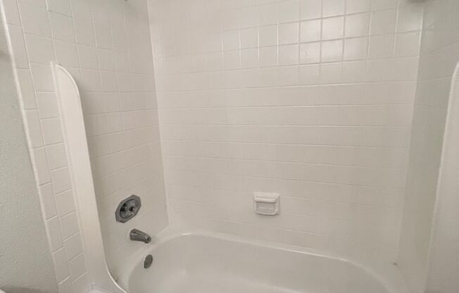 2 beds, 2 baths, 914 sqft, $1,095, Unit 22-904