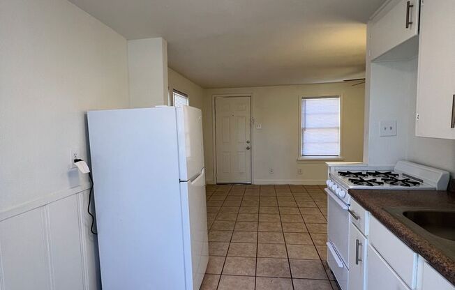 Studio, 1 bath, $815, Unit CARBACK