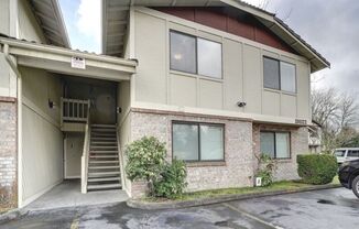 Charming 2 BR 2 Ba Apartment/Condo