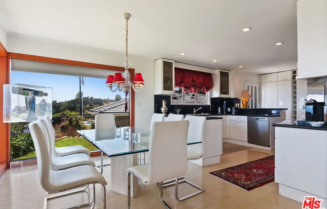 1166 LAS PULGAS PL