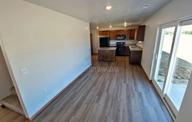 3 beds, 2.5 baths, 1,435 sqft, $1,700, Unit 5715