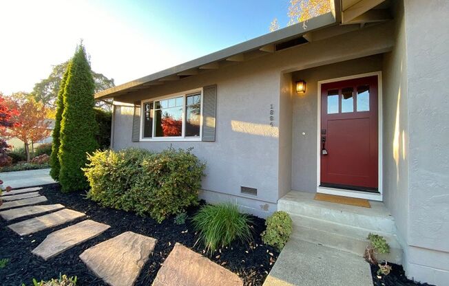 Adorable Two Bedroom Yountville Home