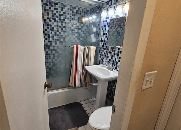 1 bed, 1 bath, 833 sqft, $3,150, Unit 5A