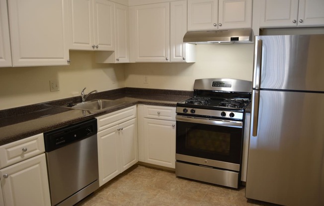 Quincy Commons kitchen with stainless steel appliances and bright white finishes