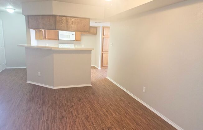 3 beds, 2 baths, $1,595, Unit Unit A