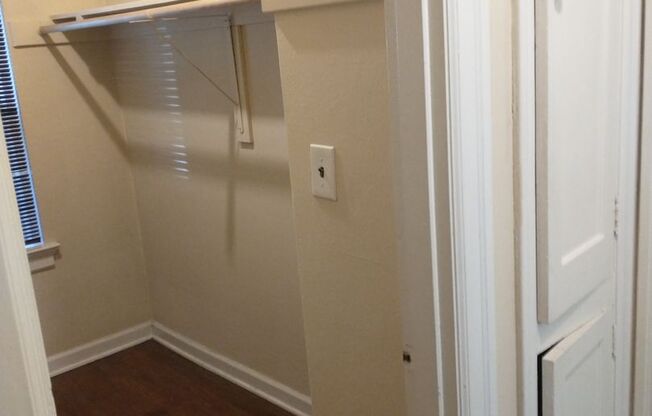 Studio, 1 bath, 450 sqft, $1,395, Unit 105