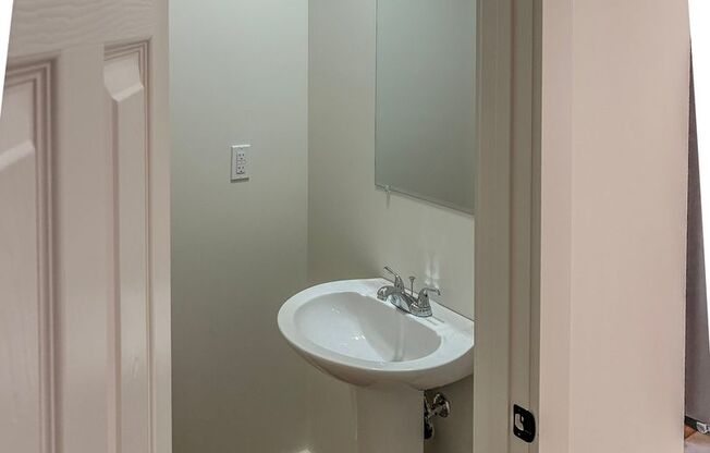 *** 3 Bedroom New Build In SE ! ONE MONTH FREE !!!!