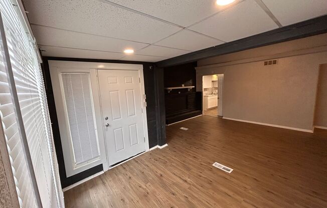 Easy and Breezy on Lakeview **1/2 Off 1st Month's Rent**