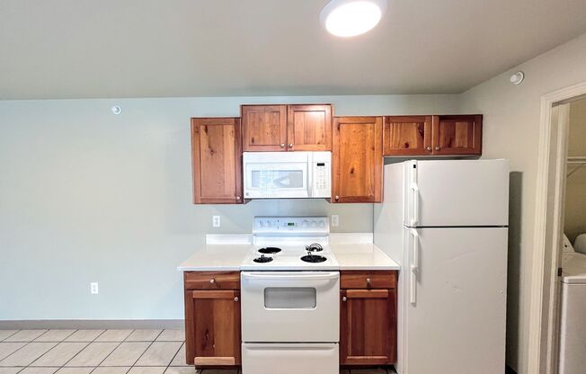 3 beds, 2 baths, 1,350 sqft, $1,500, Unit M204