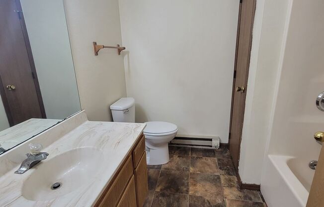 2 beds, 1 bath, $1,300