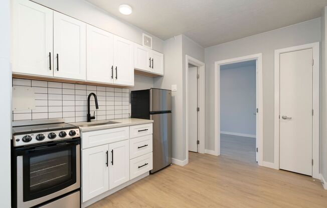 2 beds, 1 bath, 800 sqft, $2,145, Unit 333