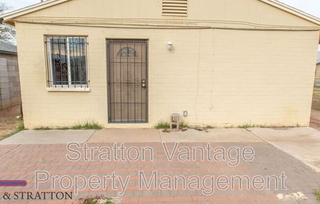 2747 E MOBILE LN