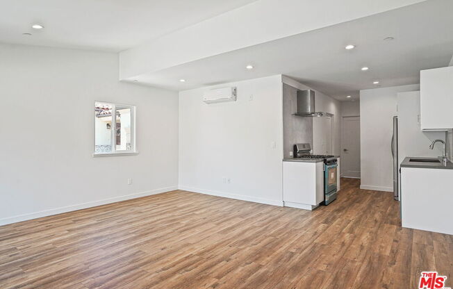1166 S Cochran Ave # 4