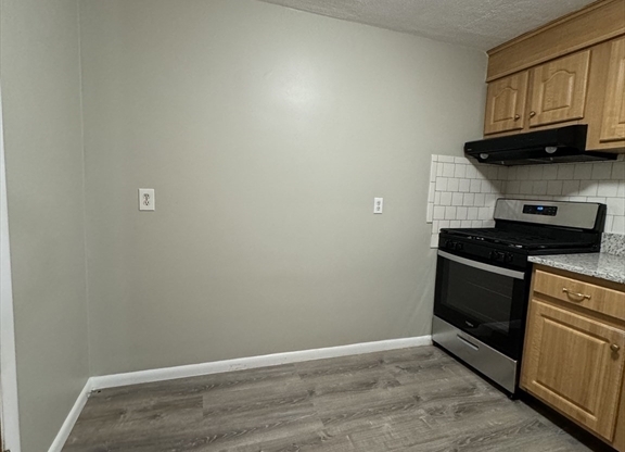 2 beds, 1 bath, 650 sqft, $2,500, Unit 17