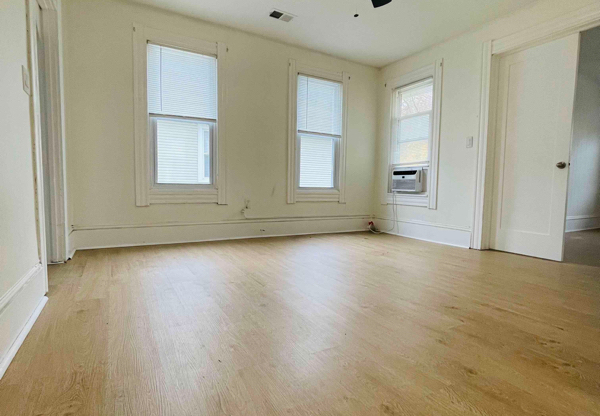 2051 W 45 ST