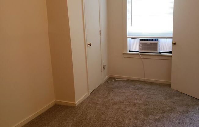 2 beds, 1 bath, 960 sqft, $995