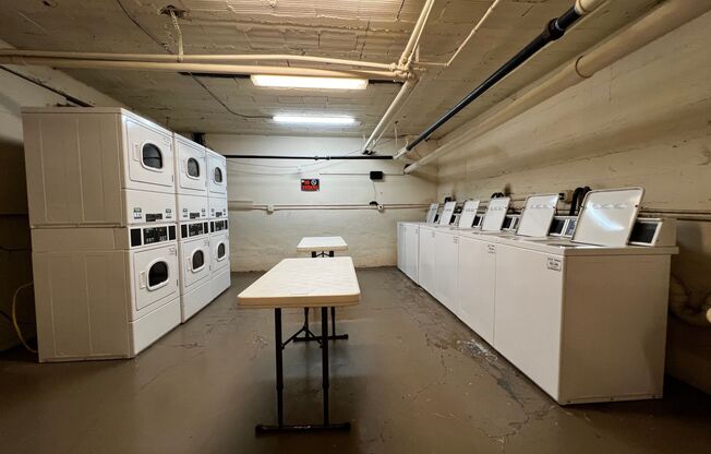 Studio, 1 bath, 400 sqft, $875, Unit 710