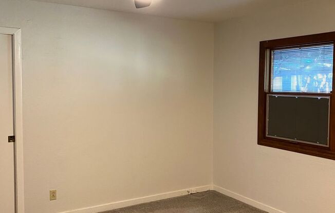 3 bed House with bonus room available. Pets Welcome!