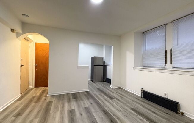 Studio, 1 bath, 295 sqft, $925, Unit B4