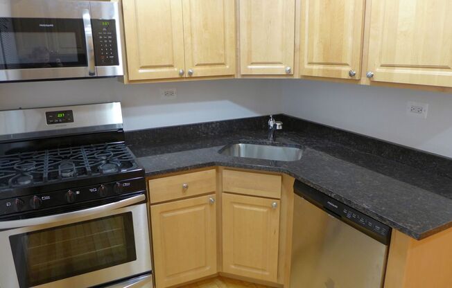 2 beds, 1 bath, 1,000 sqft, $2,795, Unit 34132W
