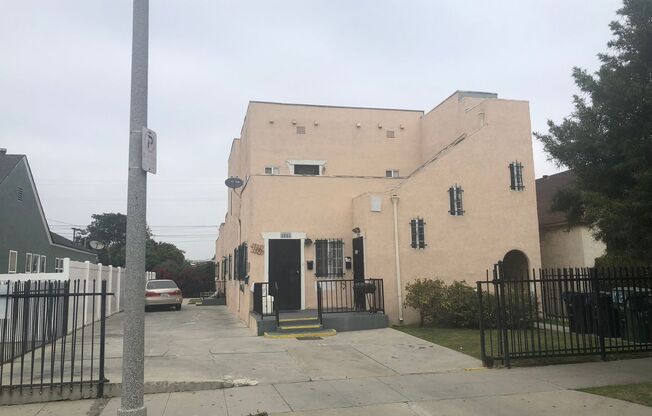 1931 W. 39th Pl