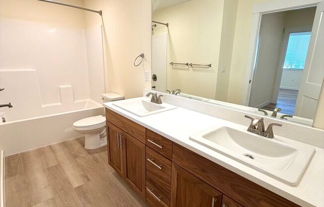 2 beds, 1 bath, 1,005 sqft, $1,875, Unit F204
