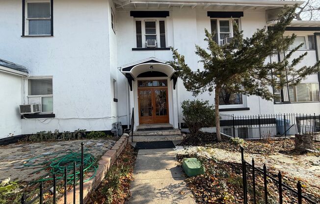 3 Bed/2Bath Avenues Apartment with Private Patio!