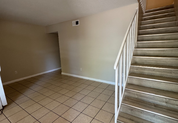 109 HAMPTON DR