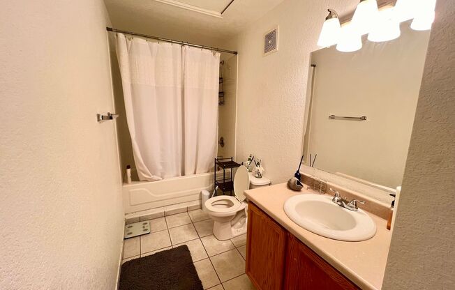 2 beds, 2 baths, $1,900, Unit Unit 304