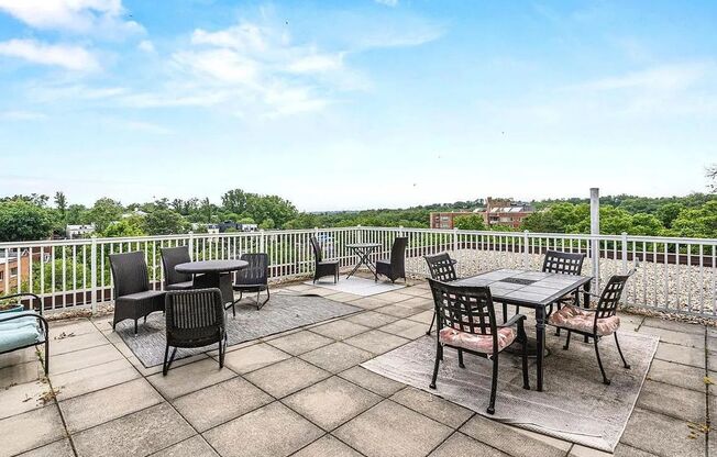 Great 2 Bed / 1 Bath Apartment near Embassy Row