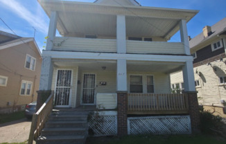 3 beds, 1 bath, $1,200, Unit #2