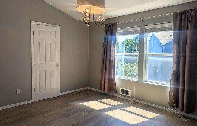 Beautiful Beaverton Townhouse Available Now!
