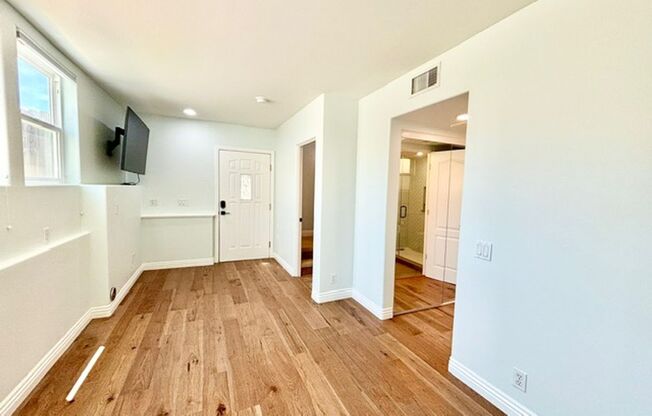 Hollywood Beach | Oxnard | 3 Bed + 3.5 Bath | Los Feliz