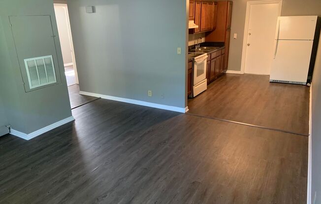 Affordable 2/1 Duplex Available Immediately!! Near I-4!