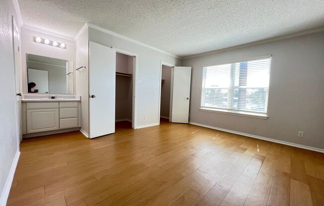 2 beds, 1 bath, 992 sqft, $1,404, Unit ABB-2-233