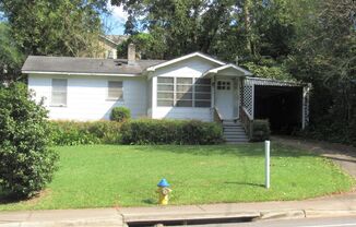 Recently Updated 2 Bedroom House Near Florida State – Pet Friendly!