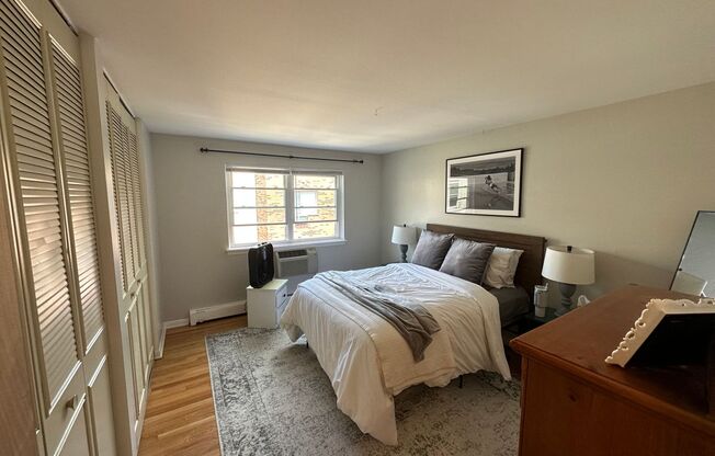 1 bed, 1 bath, $2,025, Unit 555