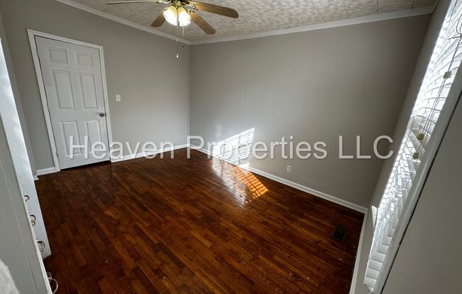 2 beds, 1 bath, $1,300