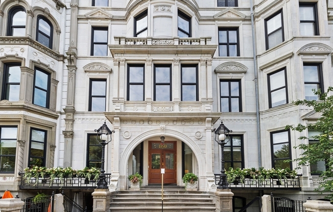 160 Commonwealth Ave