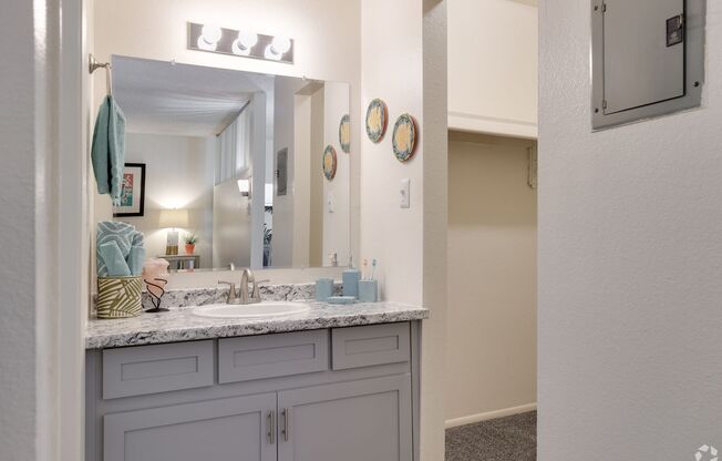 1 bed, 1 bath, 600 sqft, $1,039, Unit 05-208