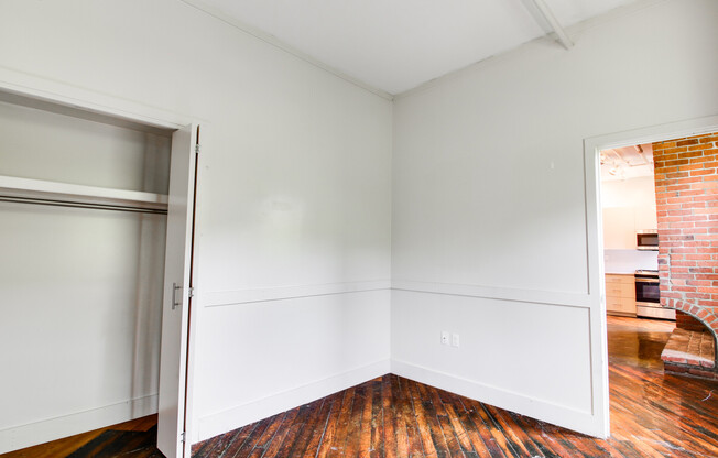 2 beds, 1 bath, 1,100 sqft, $4,400, Unit E214
