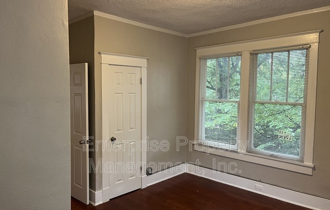 2 beds, 1 bath, $1,150